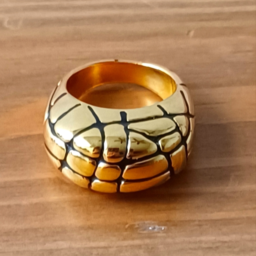 St. John Ring  Gold/Black Color for Woman Size 7.5